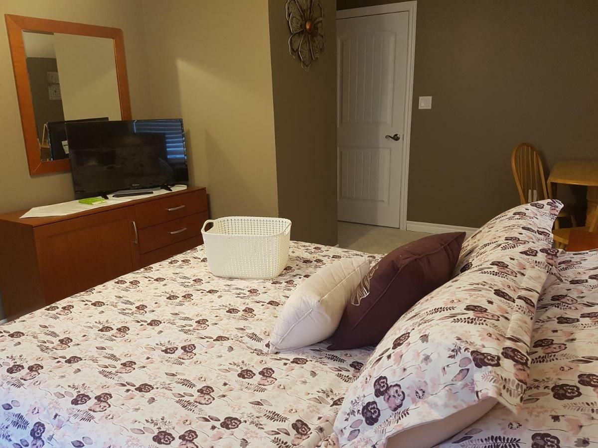 Small Town Bound Inn Montague Екстериор снимка