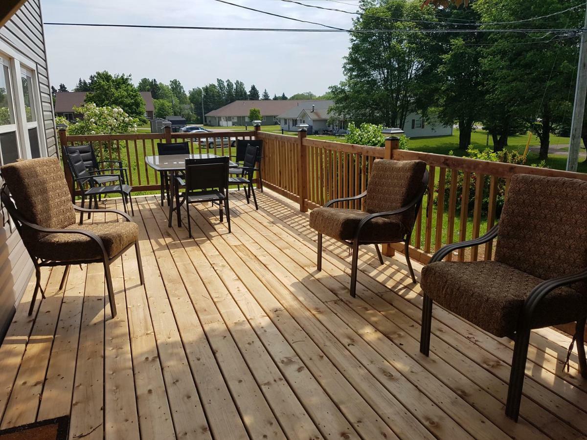 Small Town Bound Inn Montague Екстериор снимка